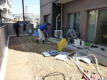 芝生張り作業