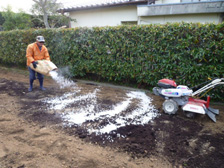 芝生の張り替えリフォーム 土壌改良をして芝生を張り替えをしましょう